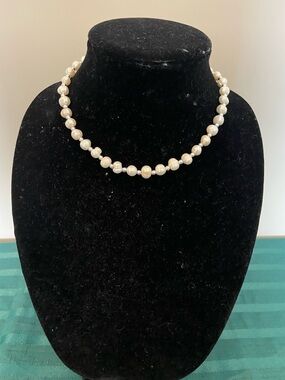 Classic Pearl Necklace in Ivory